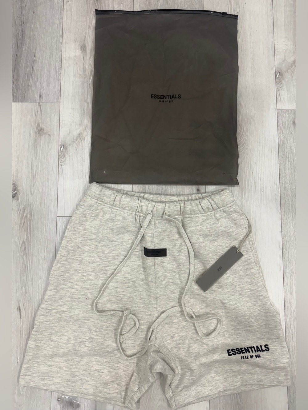 Fear Of God ESSENTIALS Sweat Shorts Cream/ off-white🤍 | Size M